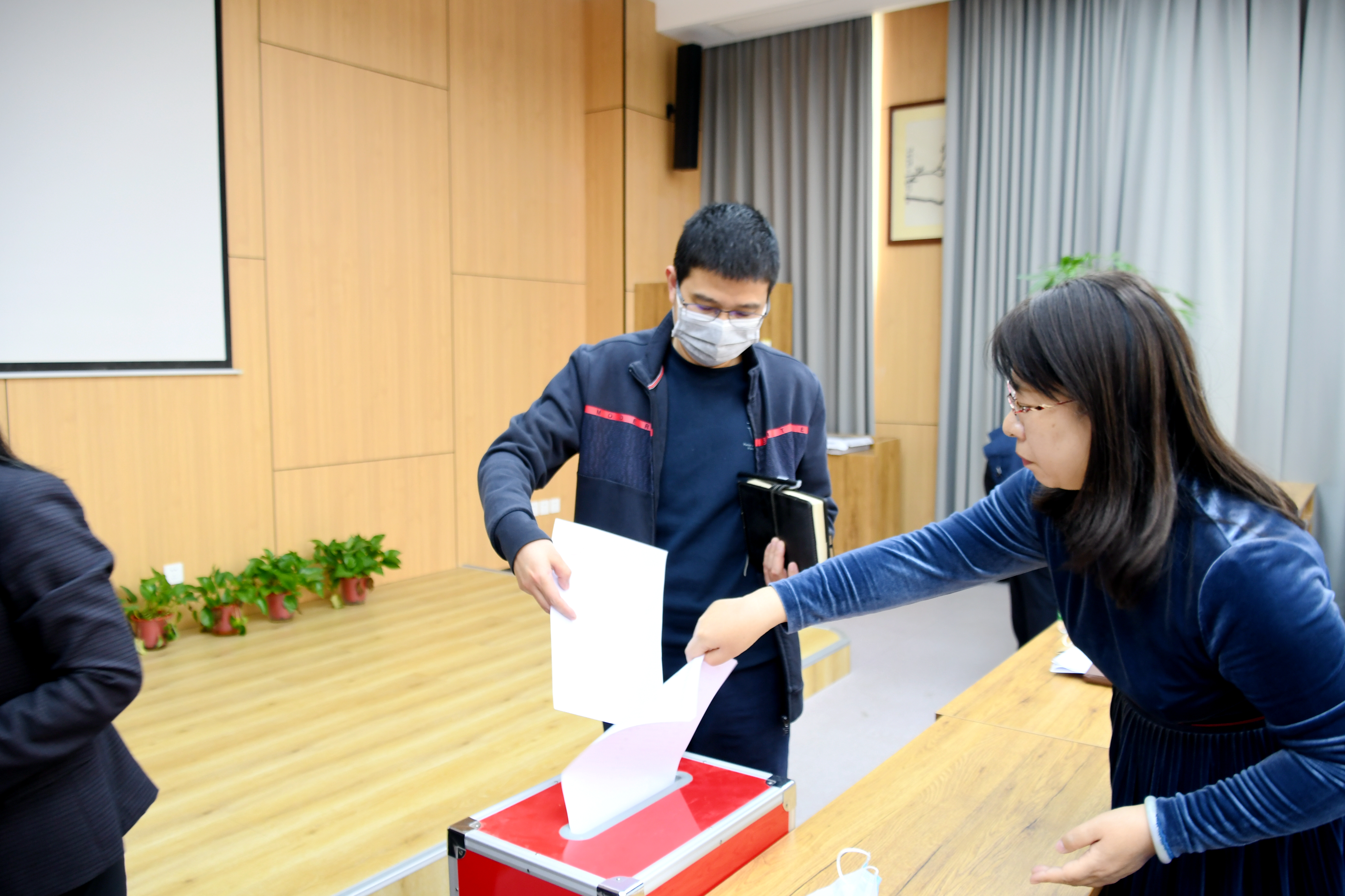 投票_副本.jpg 投票_副本.jpg