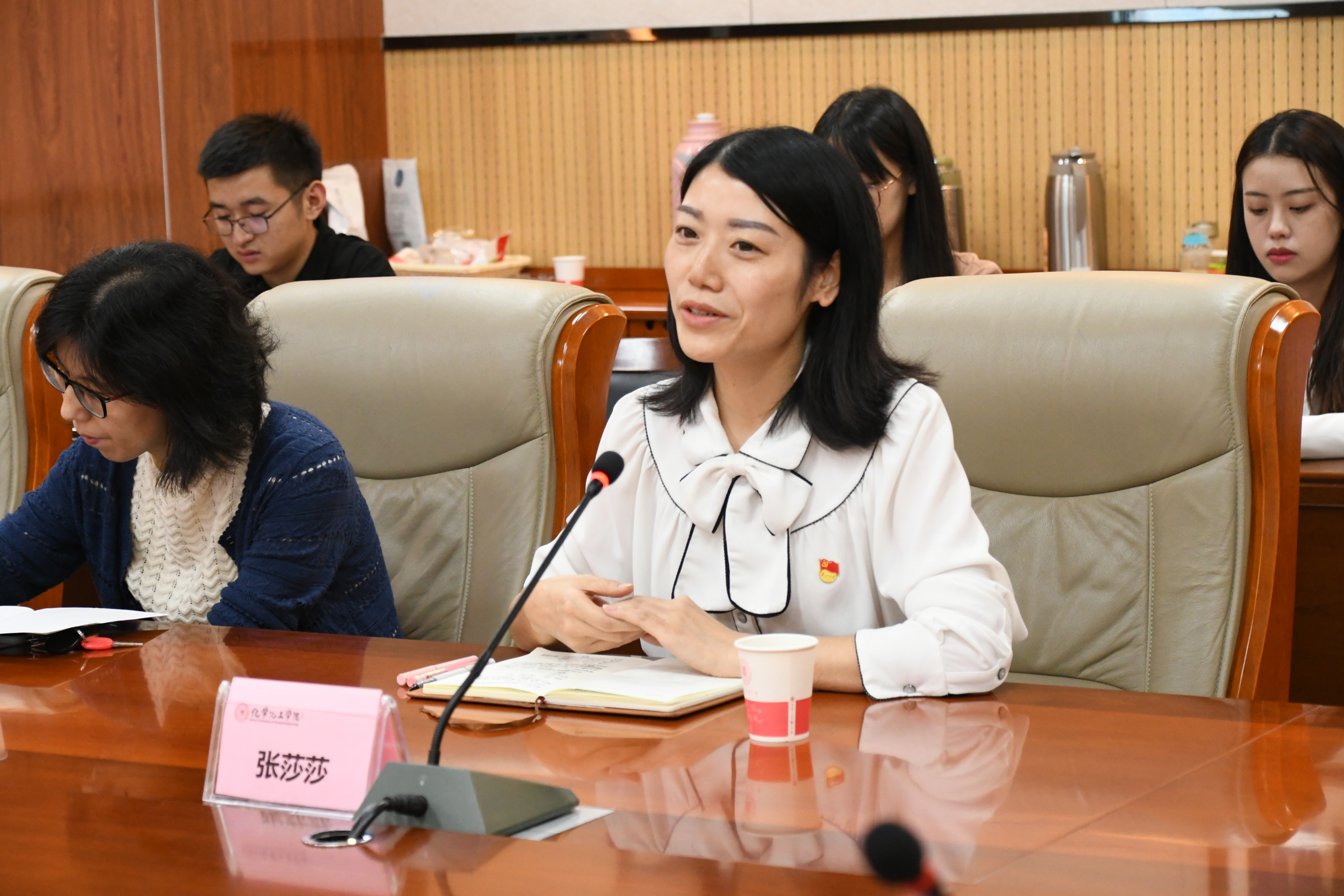 张莎莎发言 02.jpg 张莎莎发言 02.jpg