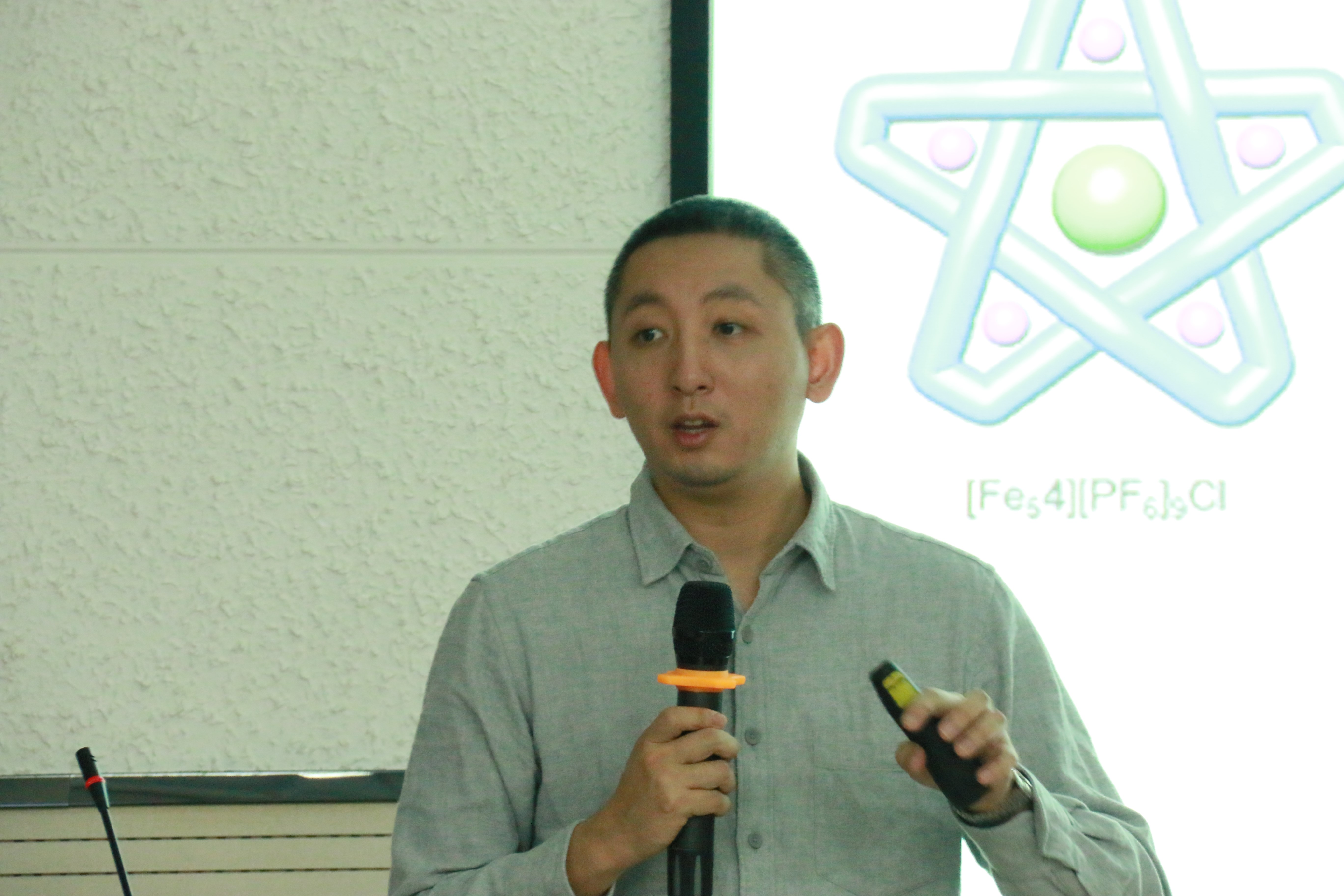 张亮教授.jpg 张亮教授.jpg